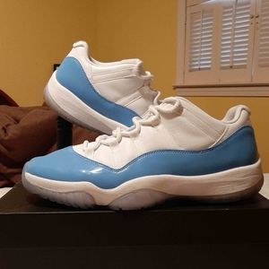 Jordan 11 Low "UNC"